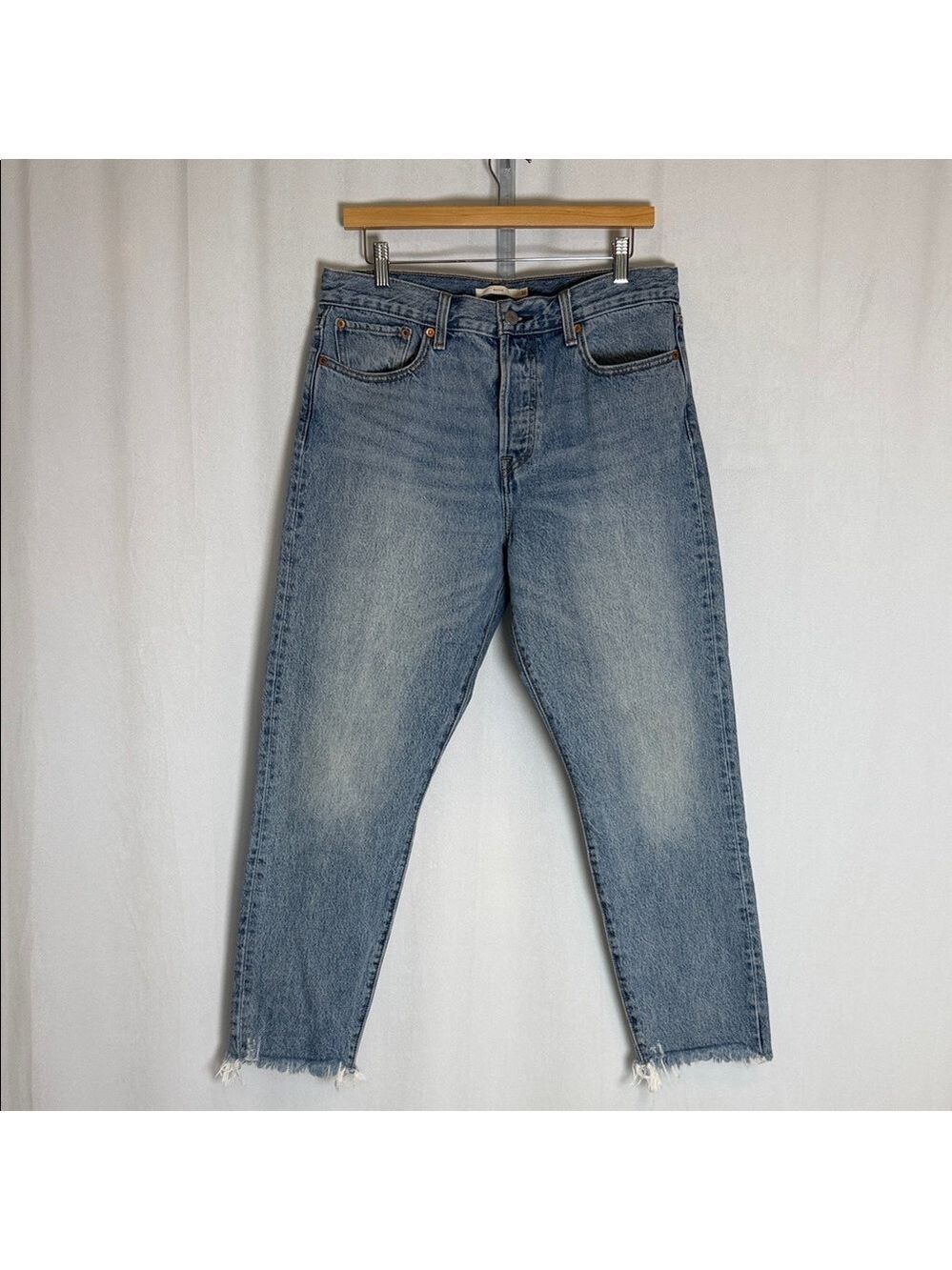 Levi's Premium Women's Wedgie Size 31 Raw Hem Medium Wash